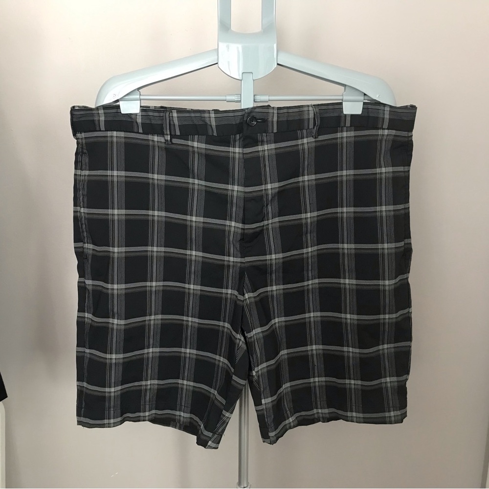 Men’s Greg Norman Golf Shorts Black, White and Gray Plaid Shorts Size 42
